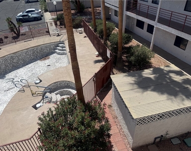 1381 E University Avenue - Photo Thumbnail 4