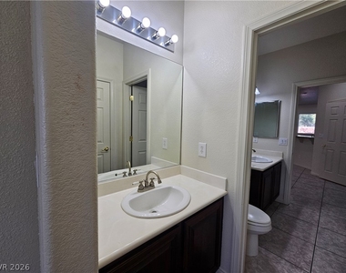 10134 Reflection Brook Avenue - Photo Thumbnail 11