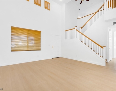 1444 Country Hollow Drive - Photo Thumbnail 4