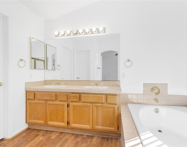 1444 Country Hollow Drive - Photo Thumbnail 15