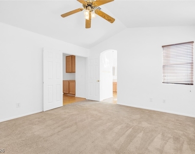 1444 Country Hollow Drive - Photo Thumbnail 8