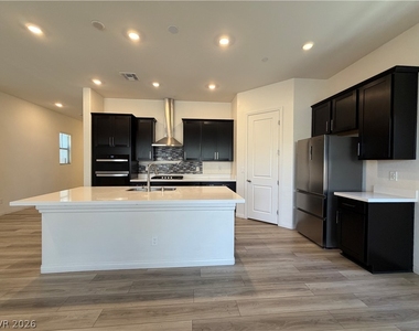 11836 Black Canary Avenue - Photo Thumbnail 12