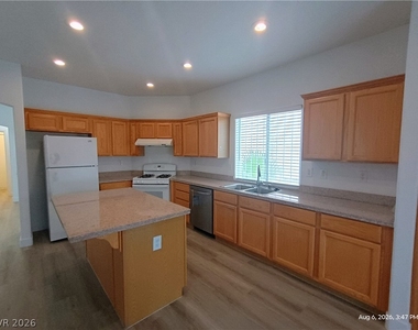 7501 Frontier Ranch Lane - Photo Thumbnail 3