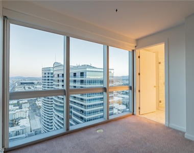 4471 Dean Martin Drive - Photo Thumbnail 24