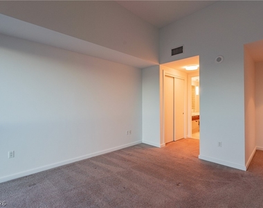 4471 Dean Martin Drive - Photo Thumbnail 17