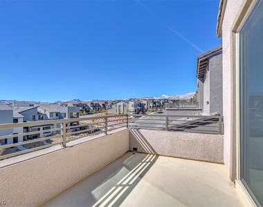 11556 Kindle Corner Avenue - Photo Thumbnail 18