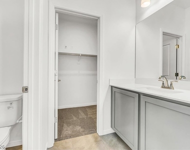 11556 Kindle Corner Avenue - Photo Thumbnail 16