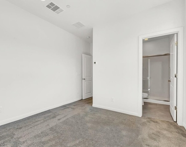 11556 Kindle Corner Avenue - Photo Thumbnail 6