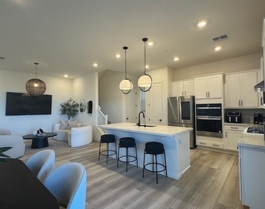 1598 Crowned Eagle Street - Photo Thumbnail 8