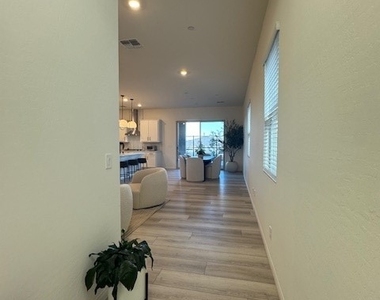 1598 Crowned Eagle Street - Photo Thumbnail 5
