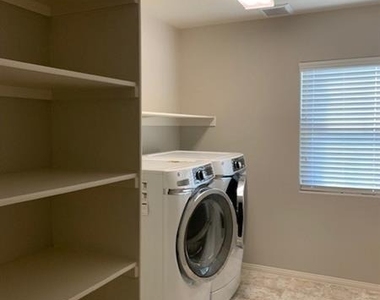 9584 Abbey Pond Avenue - Photo Thumbnail 10