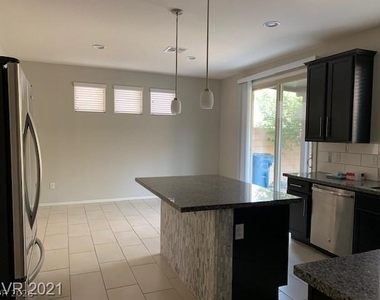 9584 Abbey Pond Avenue - Photo Thumbnail 5