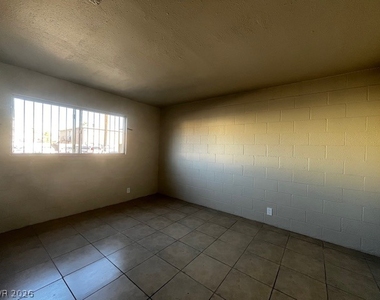 2909 Elm Avenue - Photo Thumbnail 8
