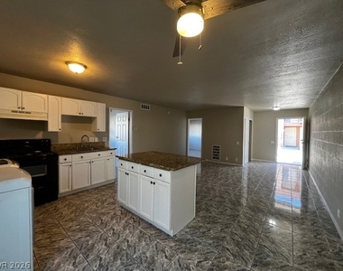 2909 Elm Avenue - Photo Thumbnail 3