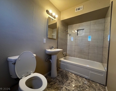 2909 Elm Avenue - Photo Thumbnail 7