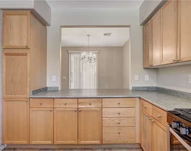 10592 Valdosta Avenue - Photo Thumbnail 10