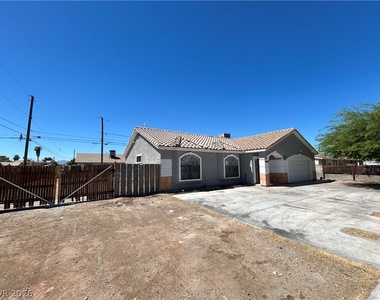4685 E Wyoming Avenue - Photo Thumbnail 20