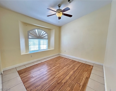 4685 E Wyoming Avenue - Photo Thumbnail 13