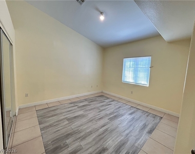 4685 E Wyoming Avenue - Photo Thumbnail 11