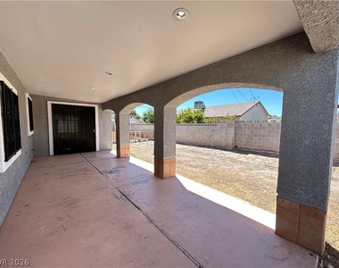 4685 E Wyoming Avenue - Photo Thumbnail 17