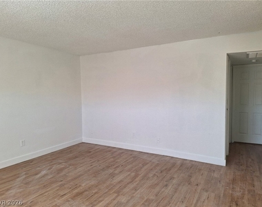 1446 Garden Circle - Photo Thumbnail 2