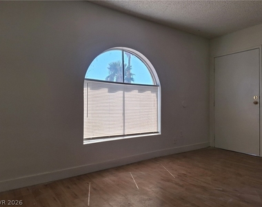 1446 Garden Circle - Photo Thumbnail 1