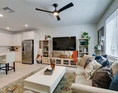 1535 Maria Crossing Avenue - Photo Thumbnail 13