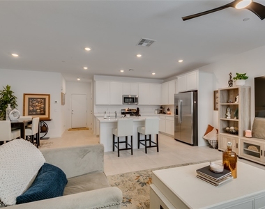 1535 Maria Crossing Avenue - Photo Thumbnail 12