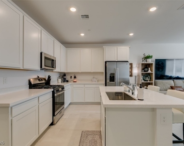 1535 Maria Crossing Avenue - Photo Thumbnail 17
