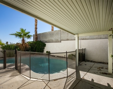 9321 Copper Bay Avenue - Photo Thumbnail 2