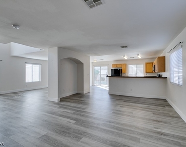 9321 Copper Bay Avenue - Photo Thumbnail 17