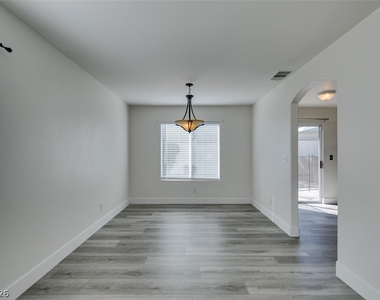 9321 Copper Bay Avenue - Photo Thumbnail 12