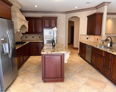 1313 Waterford Falls Avenue - Photo Thumbnail 10