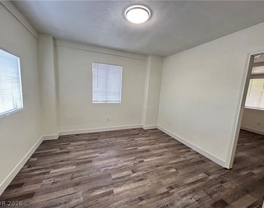 373 N Bruce Street - Photo Thumbnail 13