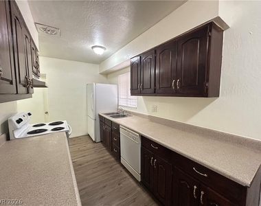373 N Bruce Street - Photo Thumbnail 4