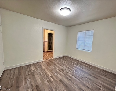 373 N Bruce Street - Photo Thumbnail 6