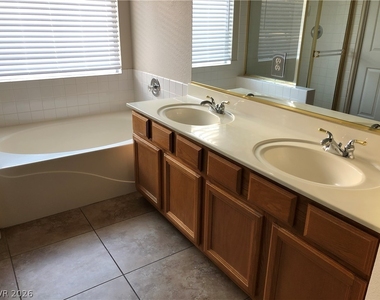 9724 Sandmist Avenue - Photo Thumbnail 18