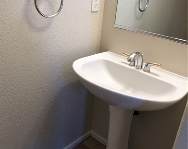 9724 Sandmist Avenue - Photo Thumbnail 12