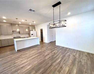 8948 Marigold Creek Street - Photo Thumbnail 11