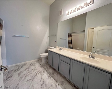 2305 W Horizon Ridge Parkway - Photo Thumbnail 14