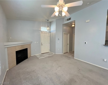 2305 W Horizon Ridge Parkway - Photo Thumbnail 1