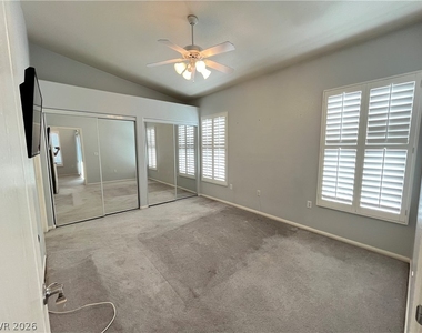 2305 W Horizon Ridge Parkway - Photo Thumbnail 7