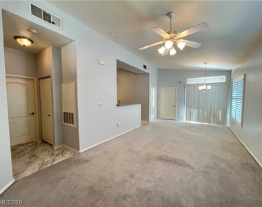 2305 W Horizon Ridge Parkway - Photo Thumbnail 3