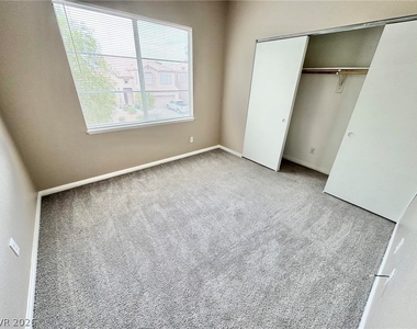 2241 Juniper Berry Drive - Photo Thumbnail 8