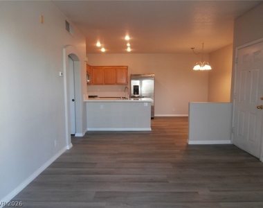 2201 Ramsgate Drive - Photo Thumbnail 2