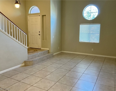 8737 Wintry Garden Avenue - Photo Thumbnail 4