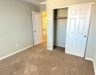 8737 Wintry Garden Avenue - Photo Thumbnail 12