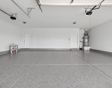 10862 Lewis Pointe Avenue - Photo Thumbnail 36