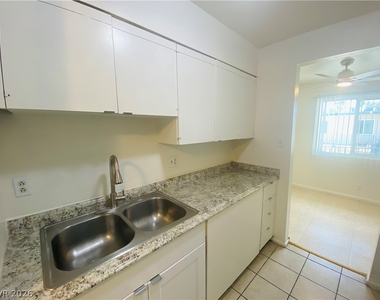 3762 Royal Crest Street - Photo Thumbnail 5