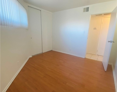 3762 Royal Crest Street - Photo Thumbnail 12